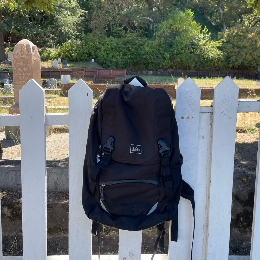 REI Co-Op Laptop Backpack BLK/BRN - Picture 2 of 5